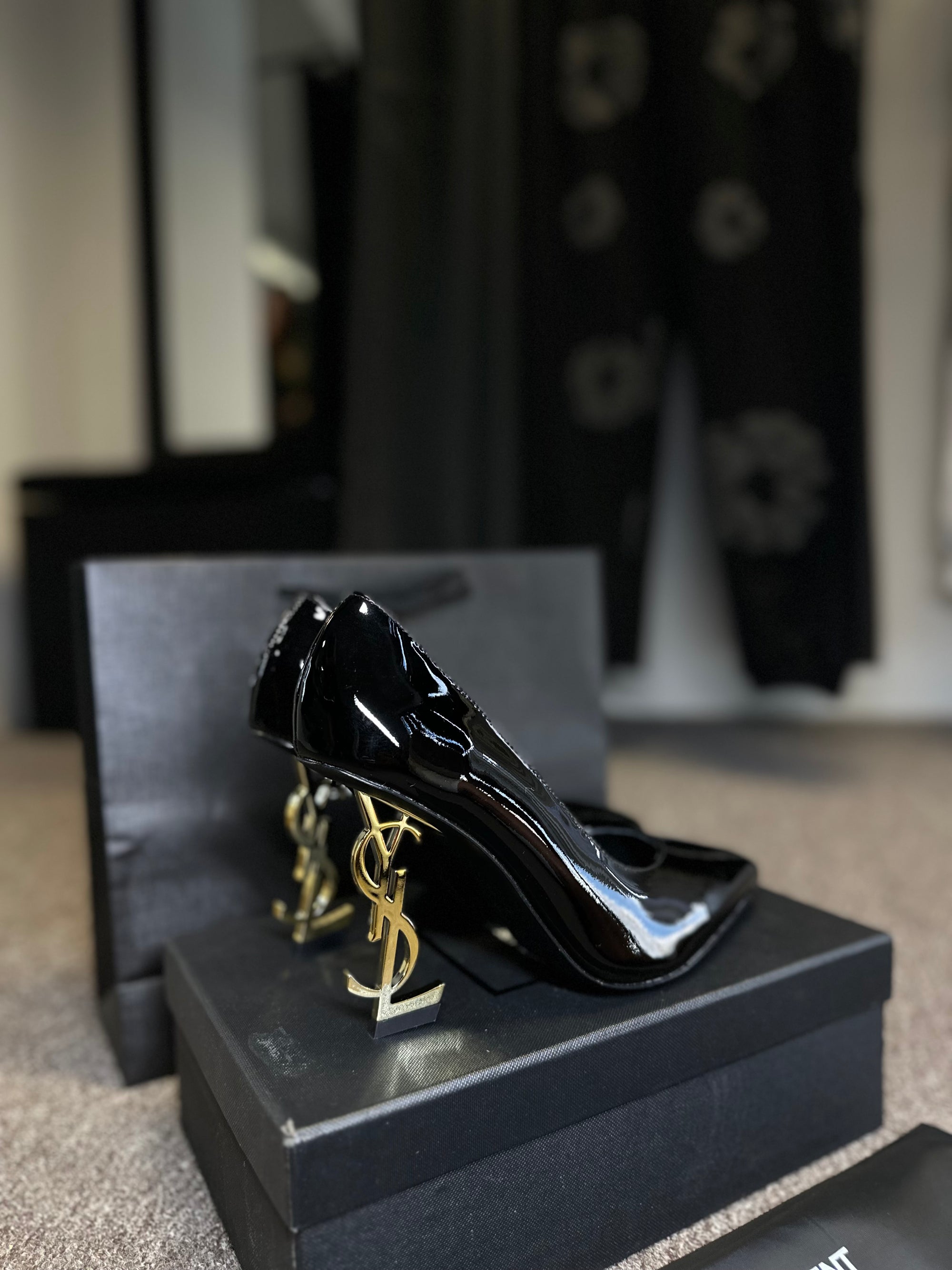 Salto YSL SCARPIN OPYUM EM COURO ENVERNIZADO