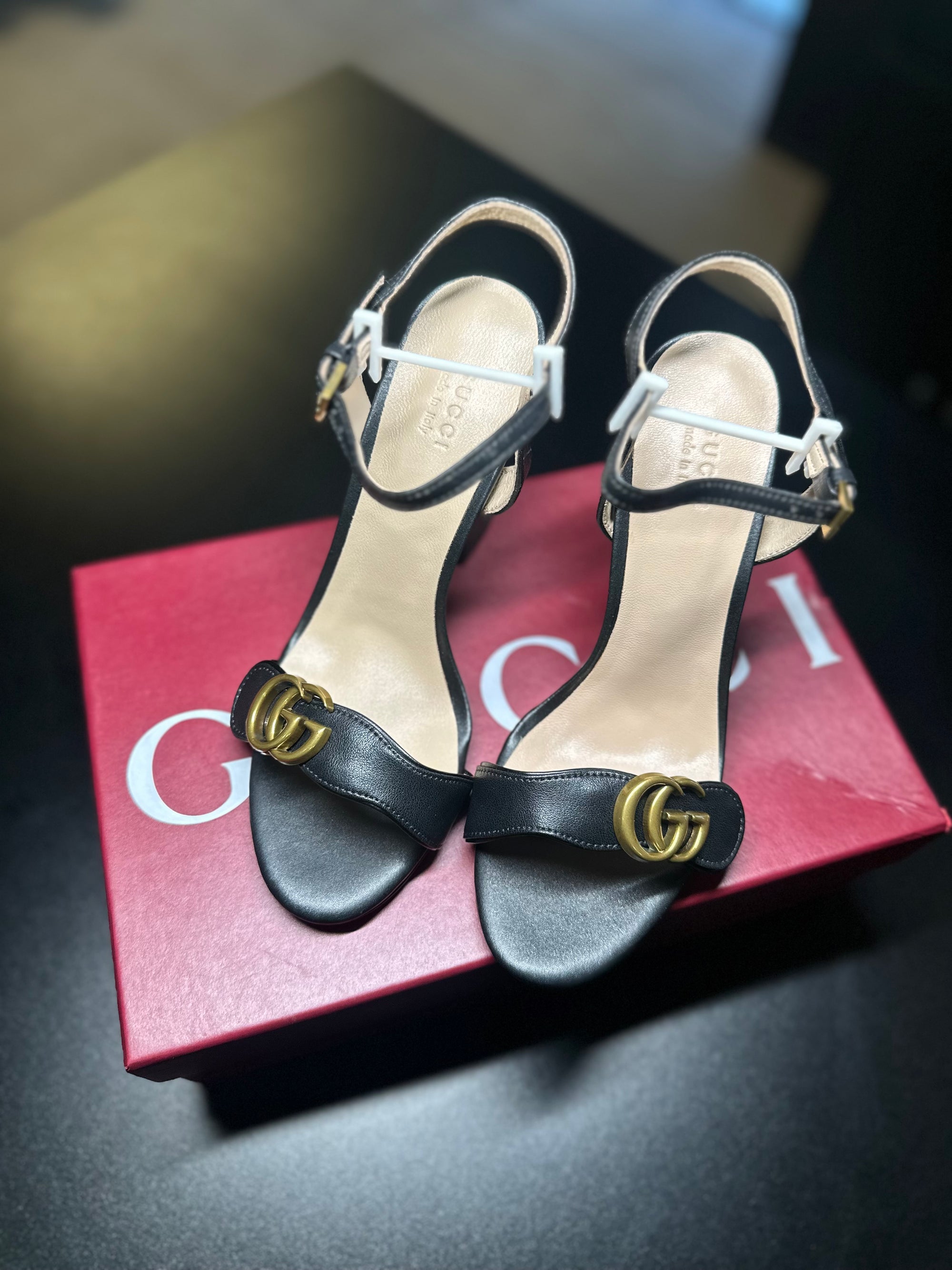 Salto Sandália Gucci GG Marmont