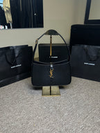 Bolsa YSL Le 5 à 7 Hobo em couro média