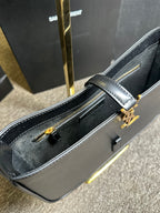 Bolsa YSL Le 5 à 7 Hobo em couro média