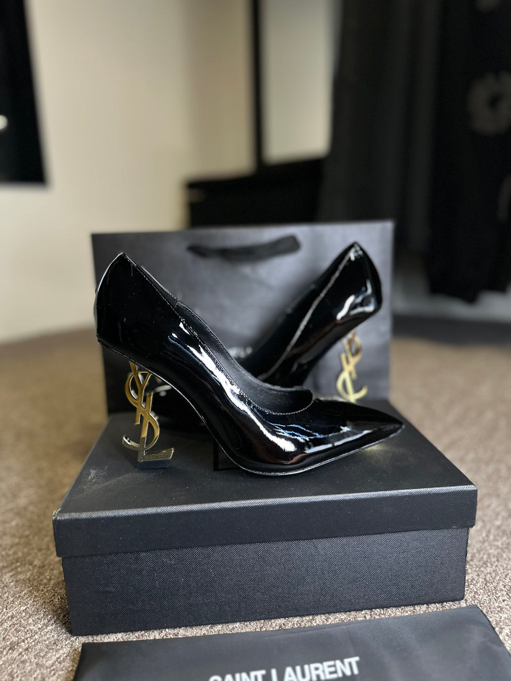 Salto YSL SCARPIN OPYUM EM COURO ENVERNIZADO