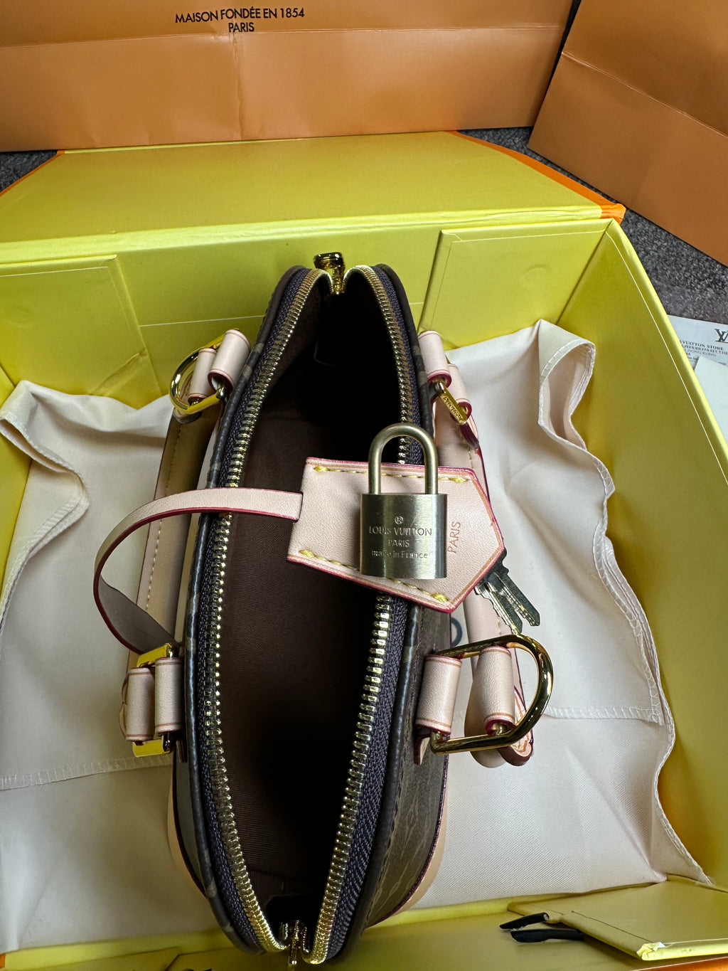 Bolsa de mão Louis Vuitton Alma BB monograma PVC couro marrom